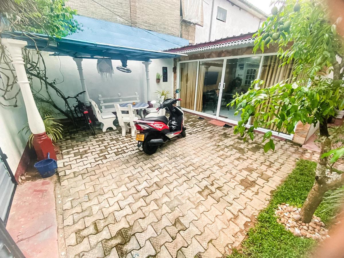 Silvas Surf Home Weligama Luaran gambar